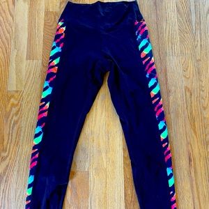 Tie dye style VS Pink leggings